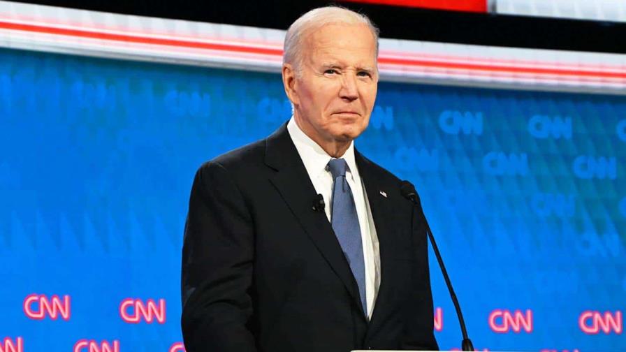 Un 72 % de votantes dice que Biden no debería postularse, según sondeo después del debate