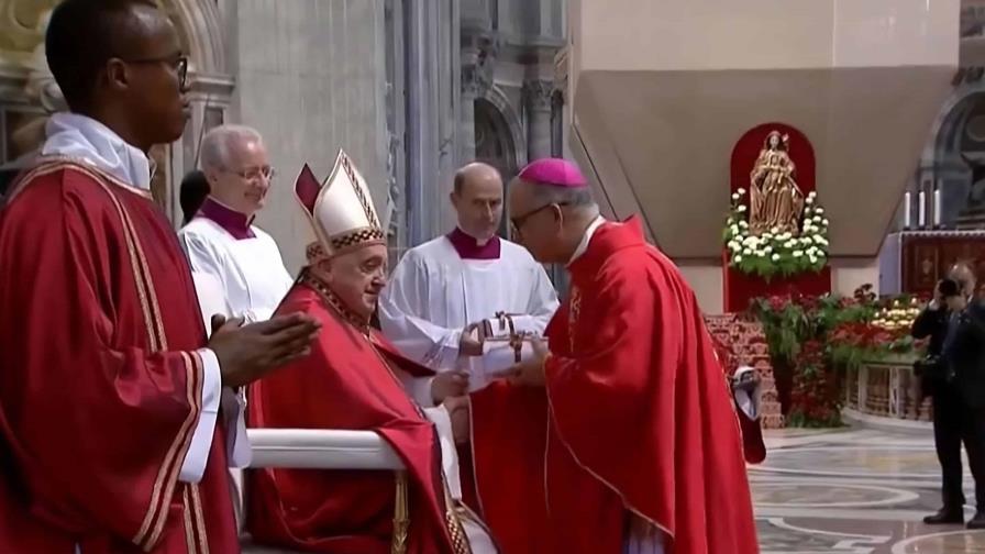 Monseñor Héctor Rodríguez recibe palio arzobispal en El Vaticano