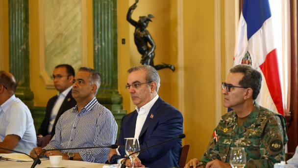 Abinader realiza reunión preventiva con autoridades ante paso de huracán Beryl