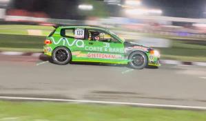 Jonathan Basden sigue imbatible en  automovilismo