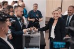 La ultraderecha de Le Pen gana la primera vuelta y podría lograr la mayoría absoluta La ultraderecha de Le Pen gana la primera vuelta y podría lograr la mayoría absoluta