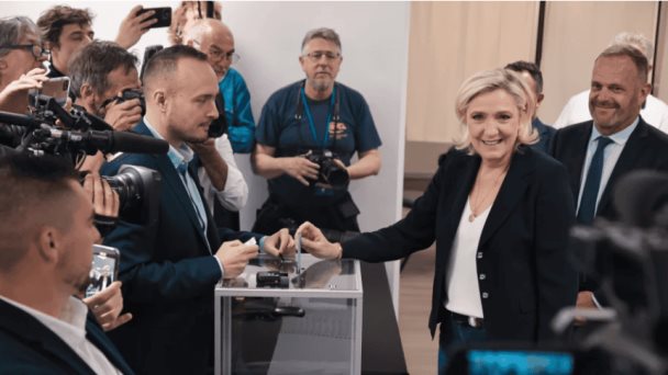 Francia: la extrema derecha guarda sus demonios en el clóset
