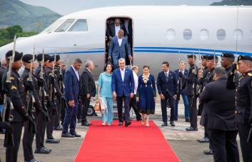 El presidente dominicano llega a Panamá para acudir a la toma de posesión de Mulino
