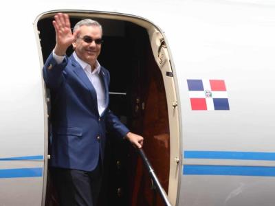 Luis Abinader llega a Panamá