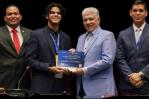 Estudiante de Barahona es becado por seis universidades de EEUU