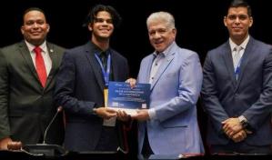 Estudiante de Barahona es becado por seis universidades de EEUU