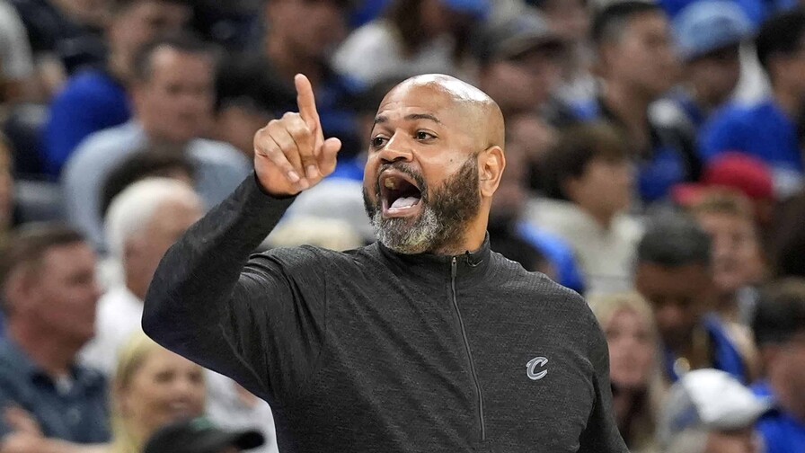 J. B. Bickerstaff de los Pistons es elegido entrenador del a&ntilde;o de la NBA