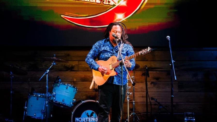 Alex Buena Junta triunfa en Nashville: gana mejor Música Tropical en los Premios Talento Latino 2024