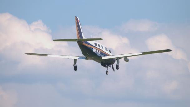 Mueren cinco miembros de una familia al accidentarse su avioneta en NY