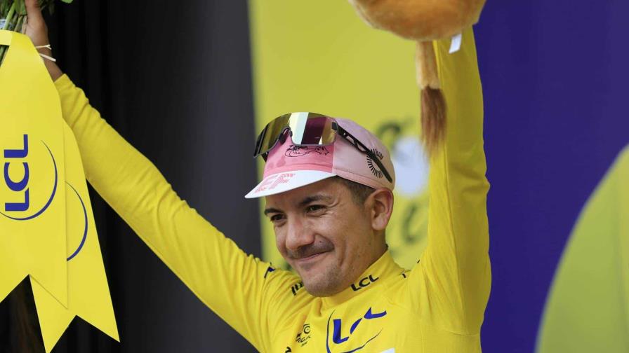 El eritreo Girmay gana por África, Carapaz, primer ecuatoriano líder en el Tour de Francia