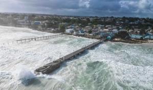 El devastador huracán Beryl destruye varias embarcaciones y carreteras en Barbados