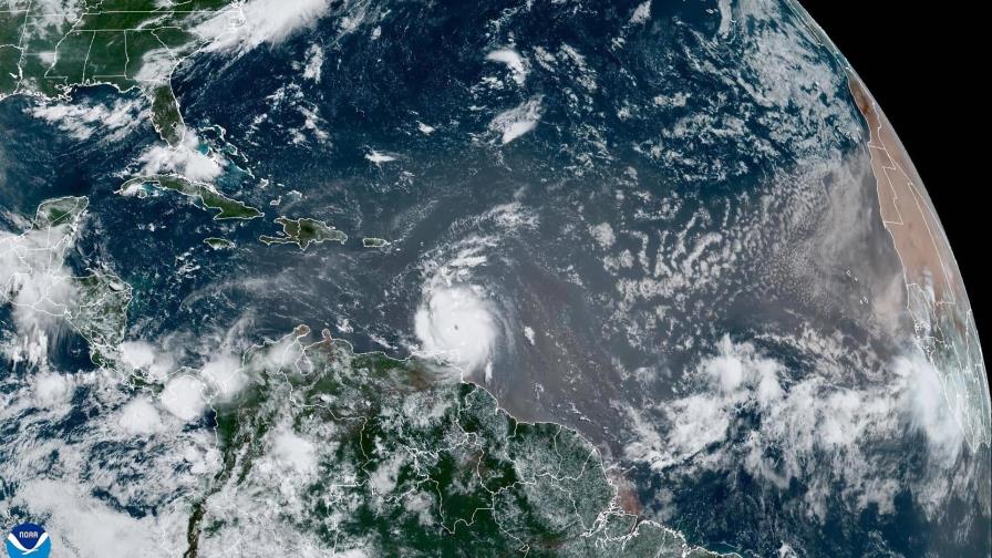 Venezuela suspende vuelos a cuatro ciudades del país ante el paso del huracán Beryl