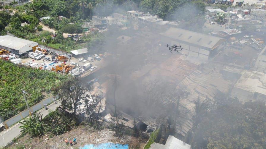 Se registra incendio en fábrica de la Autopista Duarte