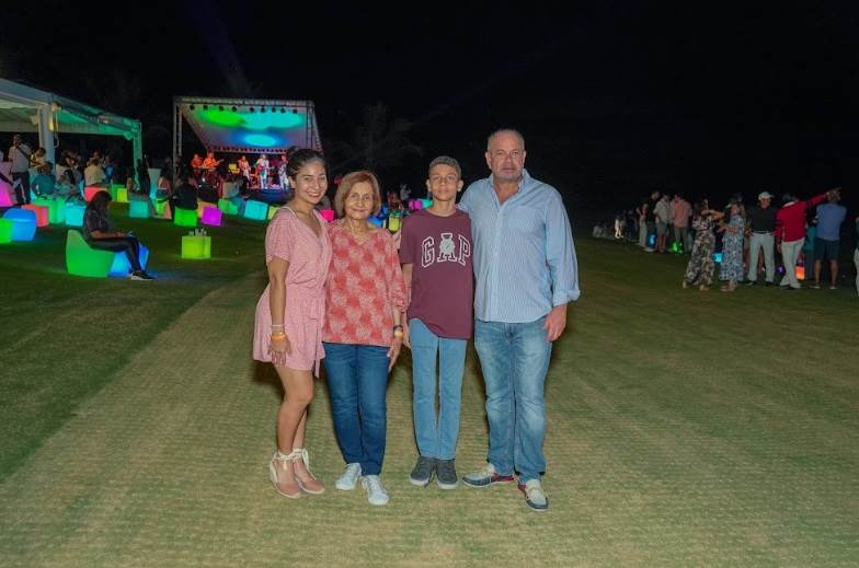 Rebeca Ramos, Carmen Ramos, Carlos Vázquez y Carlo José Vázquez.