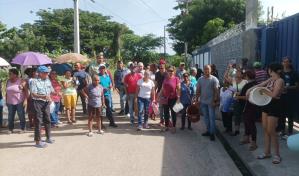 Protestan por deficiencia en el suministro de agua en sectores de un distrito municipal en Santiago