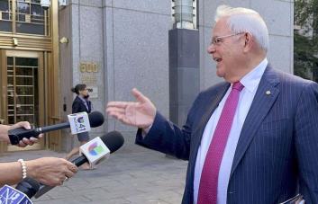 Bob Menéndez dice que no testificó porque la fiscalía no pudo probar el caso de soborno en su contra