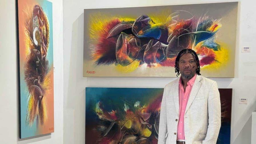 Clausuran exposición de artista plástico dominicano Van Robert