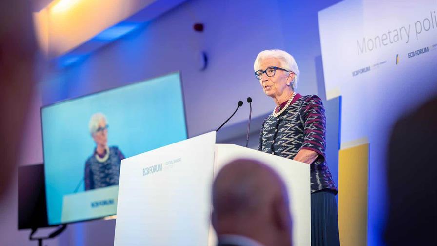 Lagarde quiere que el euro sea una moneda mundial para sacar las ventajas del dólar Lagarde quiere que el euro sea una moneda mundial para sacar las ventajas del dólar