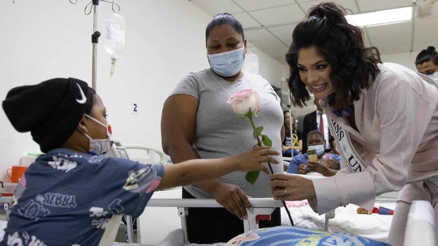 Miss Universo Sheynnis Palacios lleva alegría a niños con cáncer del país