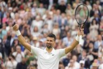 Djokovic gana su primer partido en Wimbledon. Vondrousova, campeona defensora, queda fuera