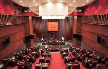 Una comisión de senadores recomienda aprobar el Código Penal sin las tres causales