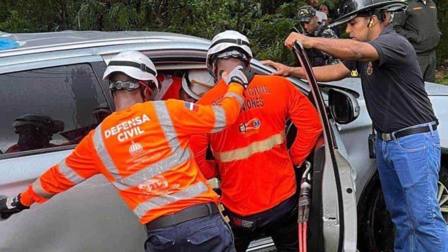 Un hombre pierde la vida al impactar su vehículo contra un puente peatonal en San Pedro de Macorís