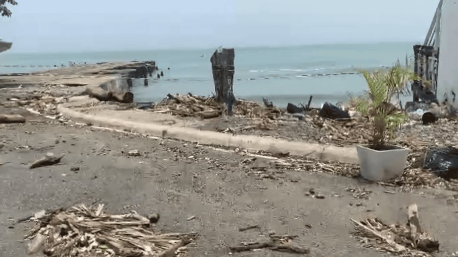 El huracán Beryl afectó playas de San Cristóbal y negocios de sus alrededores