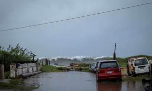 El ojo del huracán Beryl golpea fuerte la costa sur de Jamaica