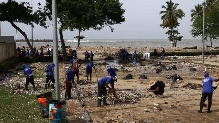 Así quedó el Monumento Fray Antón de Montesinos tras paso de huracán Beryl