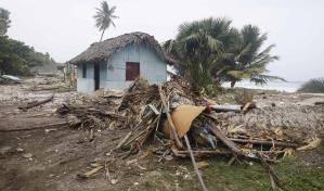 Beryl deja daños en muelle, viviendas y agricultura de Barahona