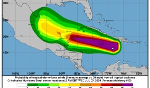 Piden a dominicanos en Jamaica estar atentos ante el paso del huracán Beryl