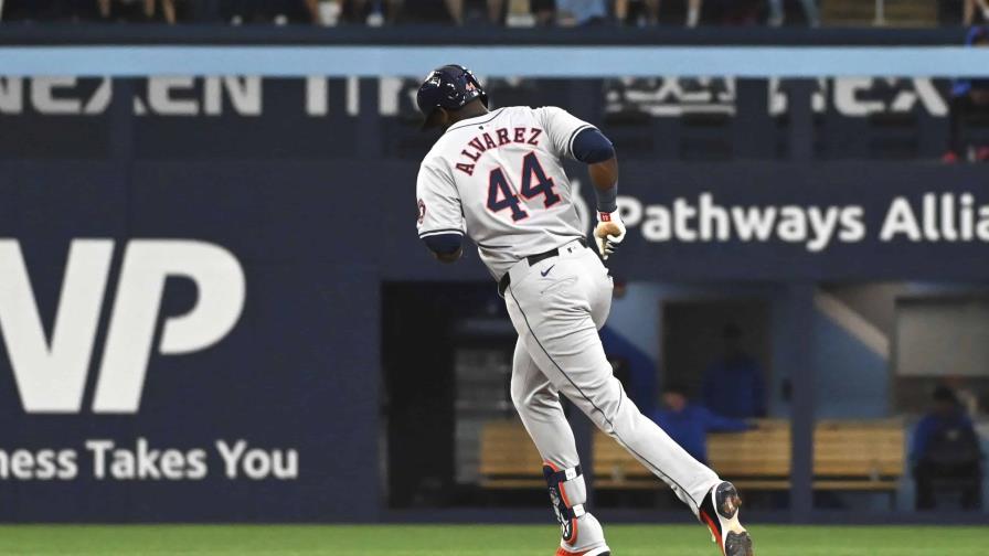 Altuve rompe la igualdad con un hit y los Astros doblegan a los Azulejos