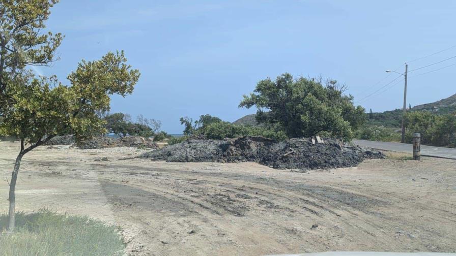 Medio Ambiente paraliza vertido de material de desechos en manglares de Montecristi