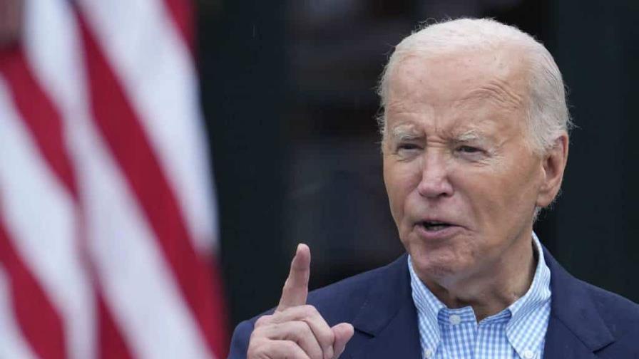 Dos entrevistadores de radio dicen que les dieron una lista con preguntas para Biden