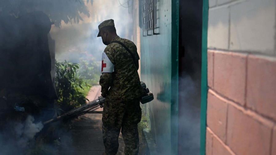 El Salvador declara alerta por dengue tras la muerte de tres niños