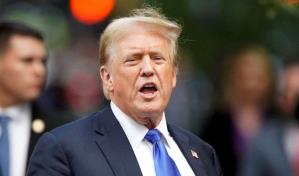 Jueza rechaza desestimar cargos contra valet de Trump en caso sobre documentos clasificados