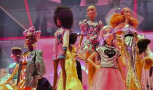 Una exposici&oacute;n en Londres celebra 65 a&ntilde;os de creatividad e imaginaci&oacute;n con Barbie