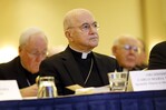 Vaticano excomulga a exnuncio apostólico ante EEUU y lo declara cismático Vaticano excomulga a exnuncio apostólico ante EEUU y lo declara cismático