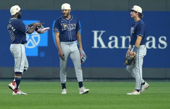 DeLuca y Lowe contribuyen con jonrones a triunfo de Rays, 10-8 sobre Reales