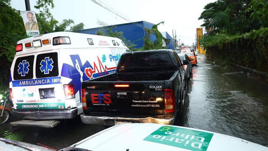 El director del COE responde a críticas por inundaciones: la ciudad colapsa por los drenajes