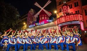 El Moulin Rouge saca el cancán a la calle para festejar sus nuevas aspas