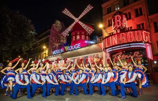 El Moulin Rouge saca el canc&aacute;n a la calle para festejar sus nuevas aspas