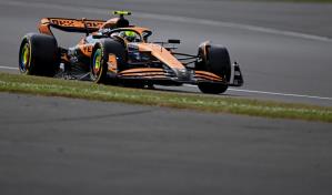 Norris y McLaren avisan ante su público en los libres en Silverstone