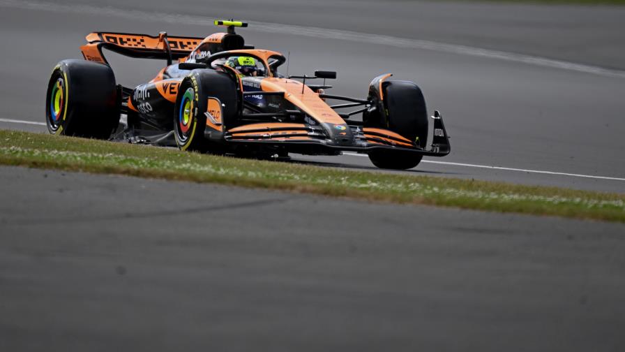 Norris y McLaren avisan ante su público en los libres en Silverstone