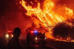 Aumentan las evacuaciones con nuevo incendio fuera de control en California Aumentan las evacuaciones con nuevo incendio fuera de control en California
