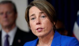La gobernadora de Massachusetts sugiere a Biden que reconsidere su candidatura