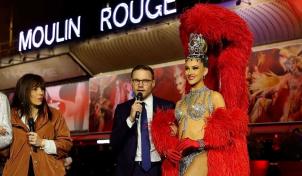 El Moulin Rouge saca el canc&aacute;n a la calle para festejar sus nuevas aspas