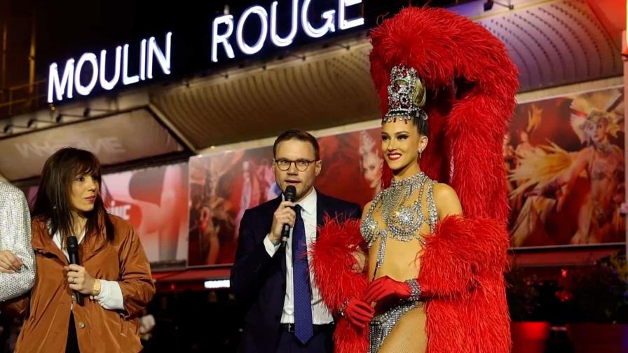 El Moulin Rouge saca el cancán a la calle para festejar sus nuevas aspas