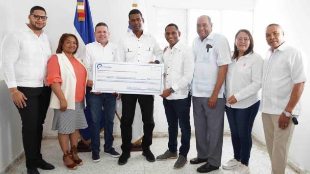 Proindustria entrega RD$20.7 MM para construcción de naves industriales en San Juan