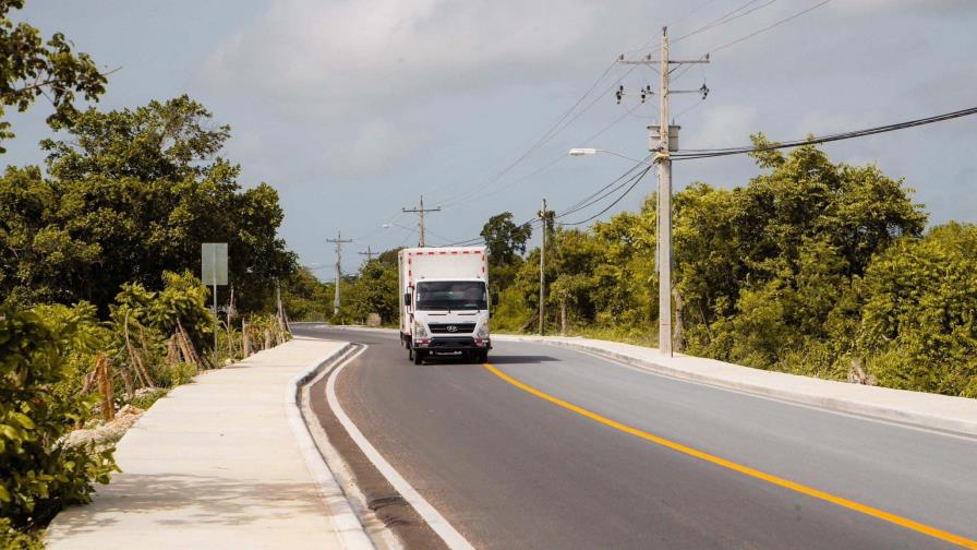 El gobierno reconstruye la carretera Domingo Maíz en Punta Cana